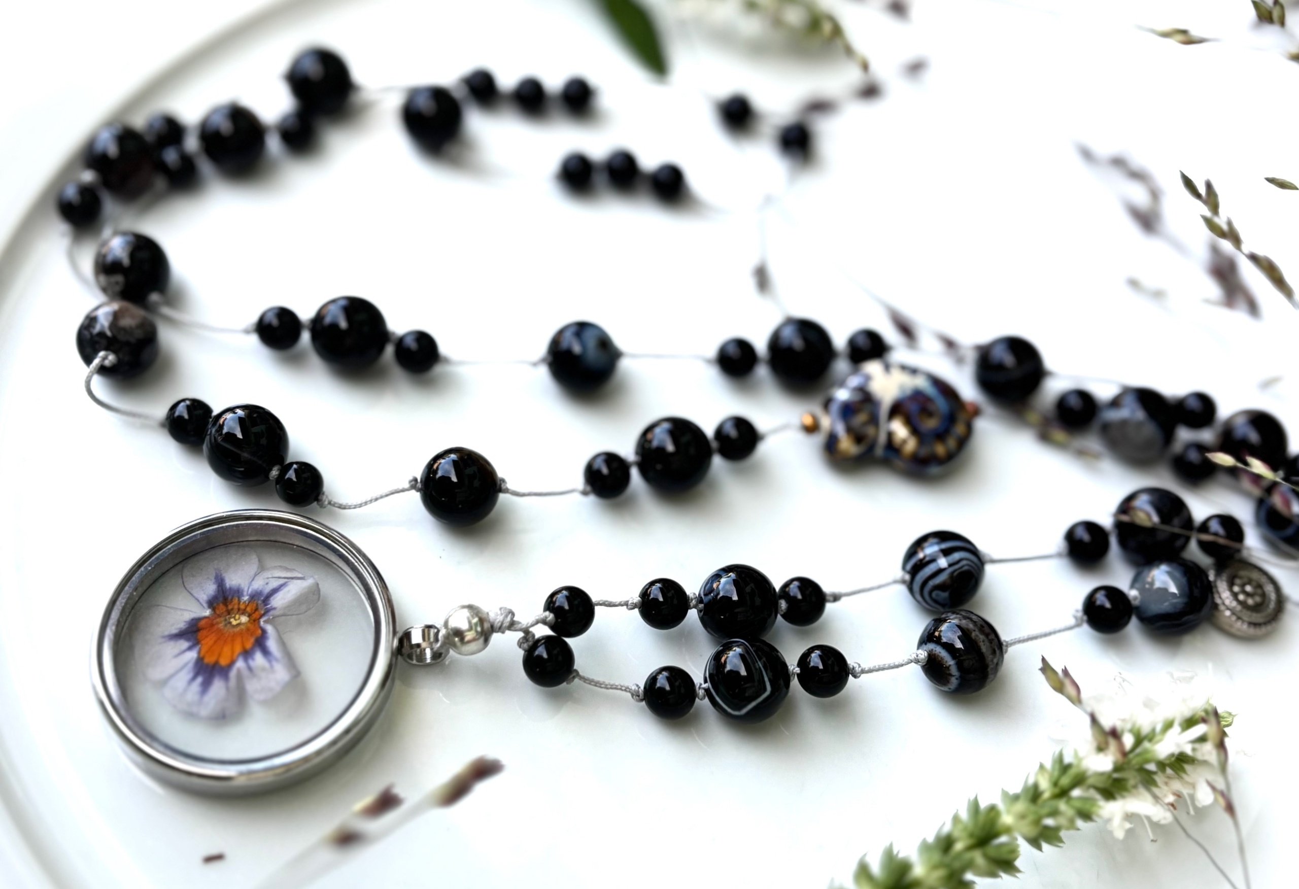 NÁHRDELNÍK KRAJKOVÝ - PRODÁNO